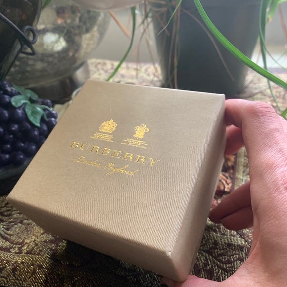 Authentic BURBERRY Silver/Leather- Y -Key/Charm/pendant .. - Picture 3 of 7